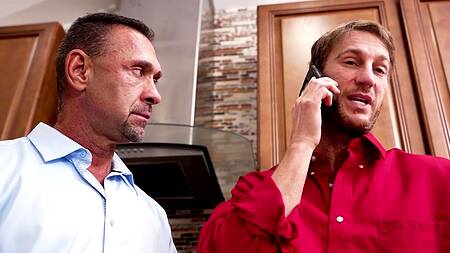 Две подруги азиатки соблазнили на еблю зрелых мужчин