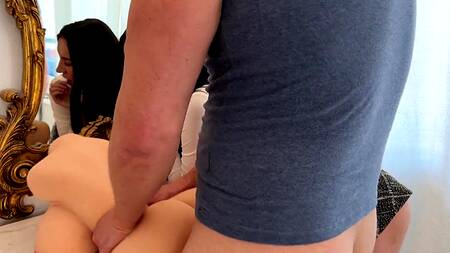 Чтобы муж не изменял, жена покупает секс куклу