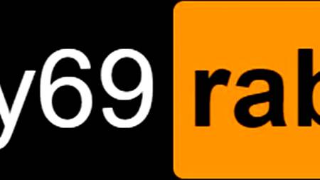 Возбужденная телка будит парня ночью минетом