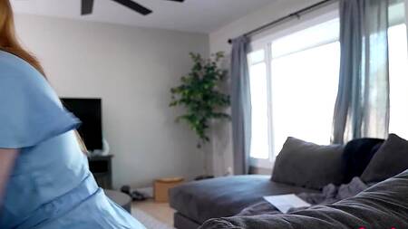 Отчим трахает рыжую падчерицу, а пасынок мачеху