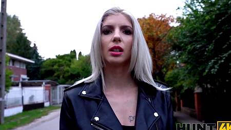 Парень за большие деньги разрешает девушке изменять