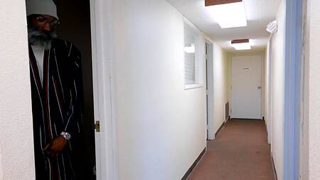 Черный врач притворился пациентом и поимел медсестру в жопу