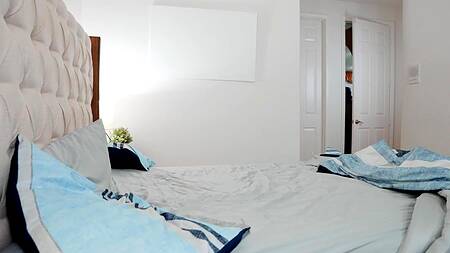 Измена белокурой телке приводит к сексу втроем