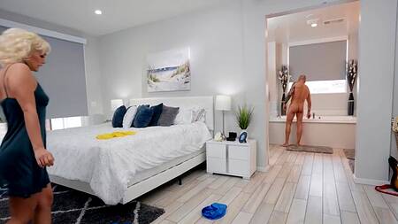 Развратная подруга жены обожает жесткий анал