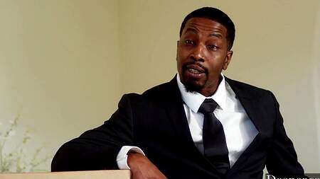 Фантазии приводят к страстному сексу с черным боссом