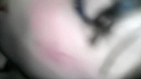 Сестра старается, делает брату качественный минет