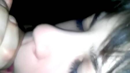 Сестра старается, делает брату качественный минет