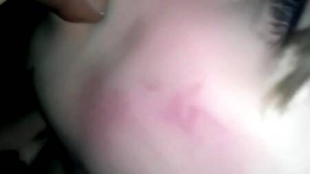 Сестра старается, делает брату качественный минет