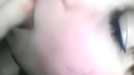 Сестра старается, делает брату качественный минет