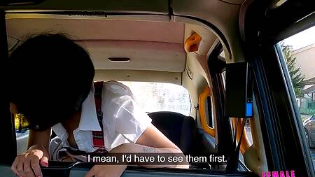 Студентка ездит в такси и платит за дорогу сексом