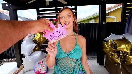 Друг отца поздравляет с днем рождения и страстно ебет