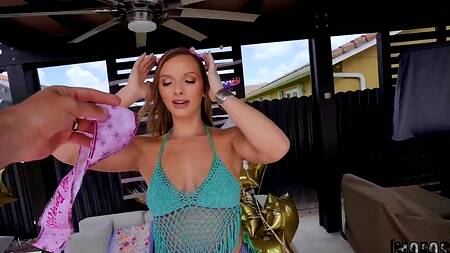 Друг отца поздравляет с днем рождения и страстно ебет