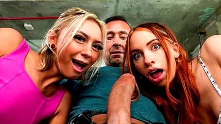 Отчим наслаждается кисками двух падчериц