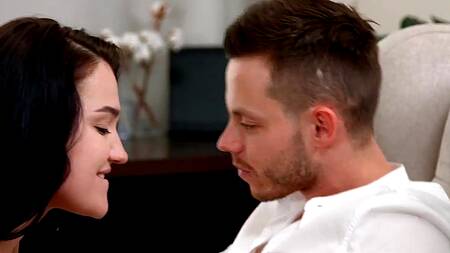 Студентка в очках отвлекается от учебы на секс