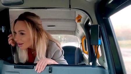 Милфа захотела секса и соблазнила таксиста