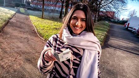 Заплатил красотке деньги и поимел её в подсобке