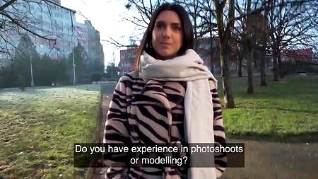 Заплатил красотке деньги и поимел её в подсобке