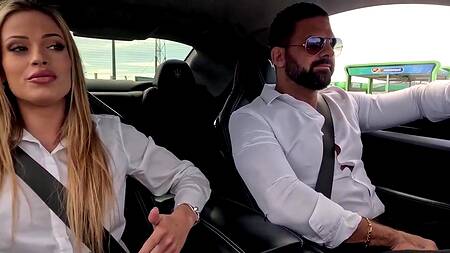 Ria Sunn уходит от ответственности за ДТП с помощью своих дырок