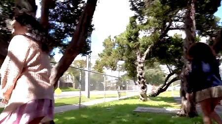 Две сестрички мулаточки жарко ебутся с преподом