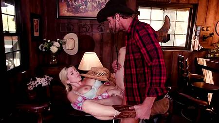 Зашел в ковбойский бар и трахнул барменшу