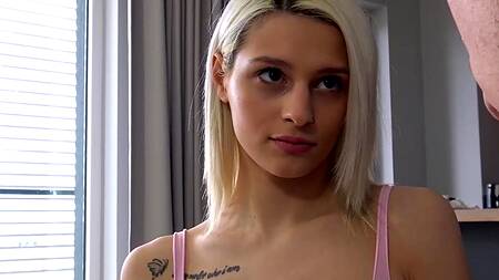 Сводная сестра не хочет смотреть телик, она хочет ебаться