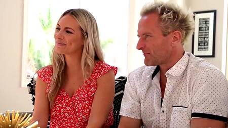 Познакомил милую девушку с отцом, а тот её трахнул