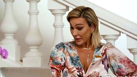 Парень за койко-местро расплачивается анальным сексом