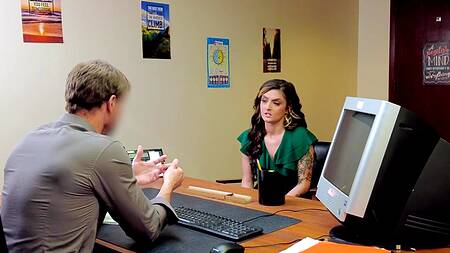 Милфа получает работу после секса с камшотом