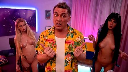 Показал двум инопланетянкам как ебутся земляне