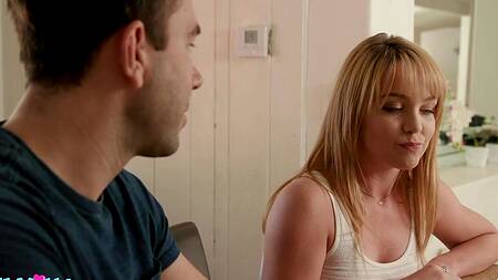 Сводный брат в конце квеста трахает сестру