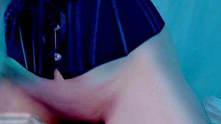 Красотка связывает парня и доминирует над ним