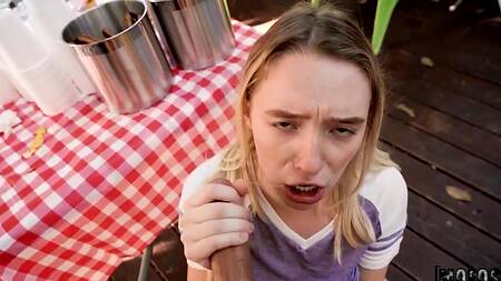 Встретился с родственниками и трахнул развратную кузину