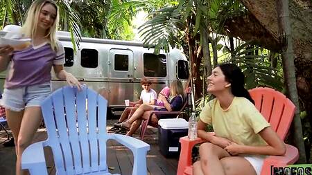 Встретился с родственниками и трахнул развратную кузину