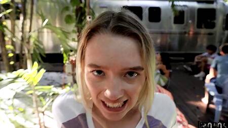 Встретился с родственниками и трахнул развратную кузину