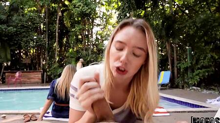 Встретился с родственниками и трахнул развратную кузину