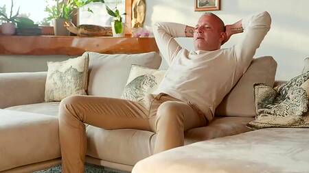 Lena Coxx выходит из душа и дает в попку