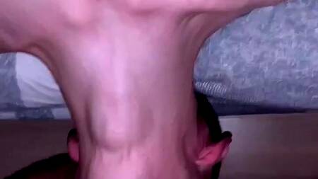 Вот так в первые глотку наказывает парню Друг.