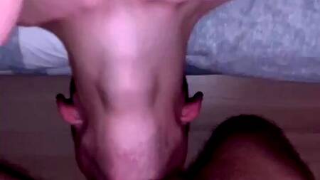 Вот так в первые глотку наказывает парню Друг.