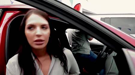 Телки продают машины и ебутся с покупателем