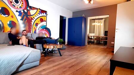 Оставил девушку с лучшим другом и трахнул его жену на кухне