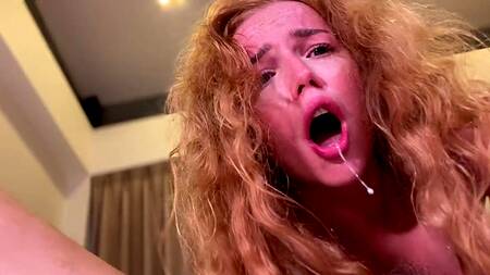 Рыжей подружке можно не дрочить, ведь есть хуй друга