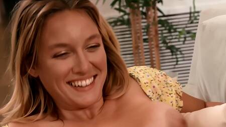 Зрелая татуированная азиатка резвится с пасынком и его девушкой