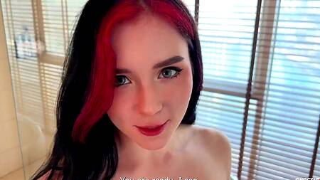 Sweetie Fox с красной прядью ублажает парня ротиком и пилоткой