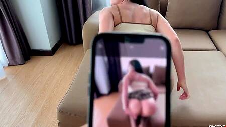 Фоткает подругу с большой жопой и наслаждается сексом с ней