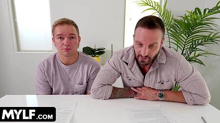 Страстная мамочка Quinton James резвится с пасынком и его другом