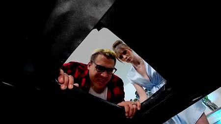 Муж заказал массажиста, который трахнул его жену