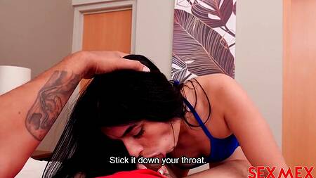 Красивая латинка с сочной попкой хочет на член