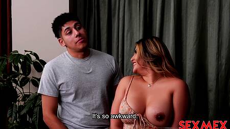 Старый муж наблюдает за изменой сочной жены с любовником