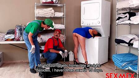 Братья Марио приехали чинить стиралку, но трахнули хозяйку