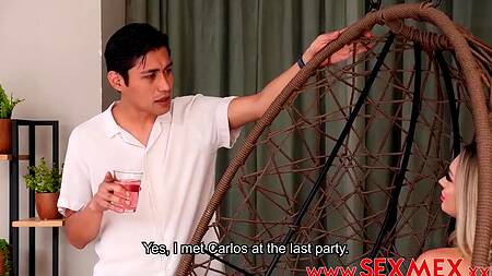 Парень лижет очко блондинки и трахает её в жопу